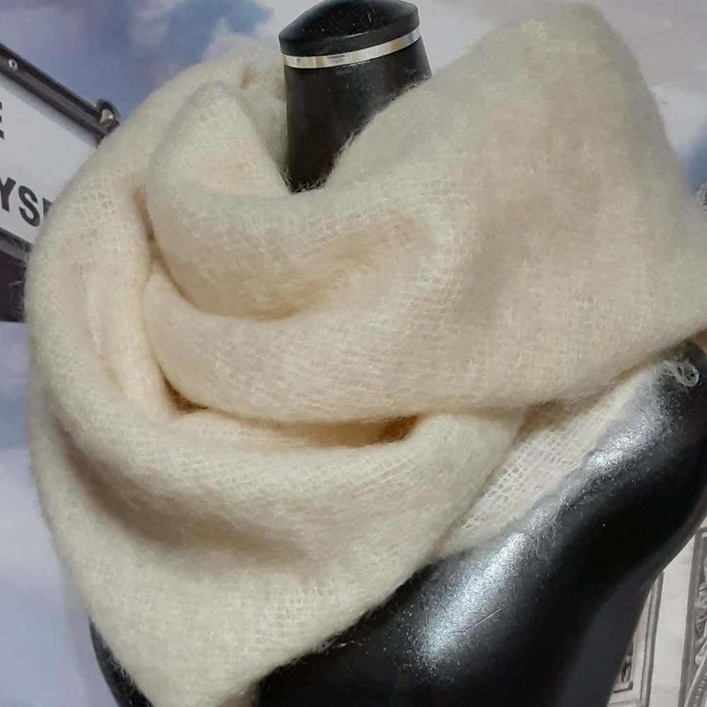 VINTAGE: Huge Light and Cozy Mohair Scarf